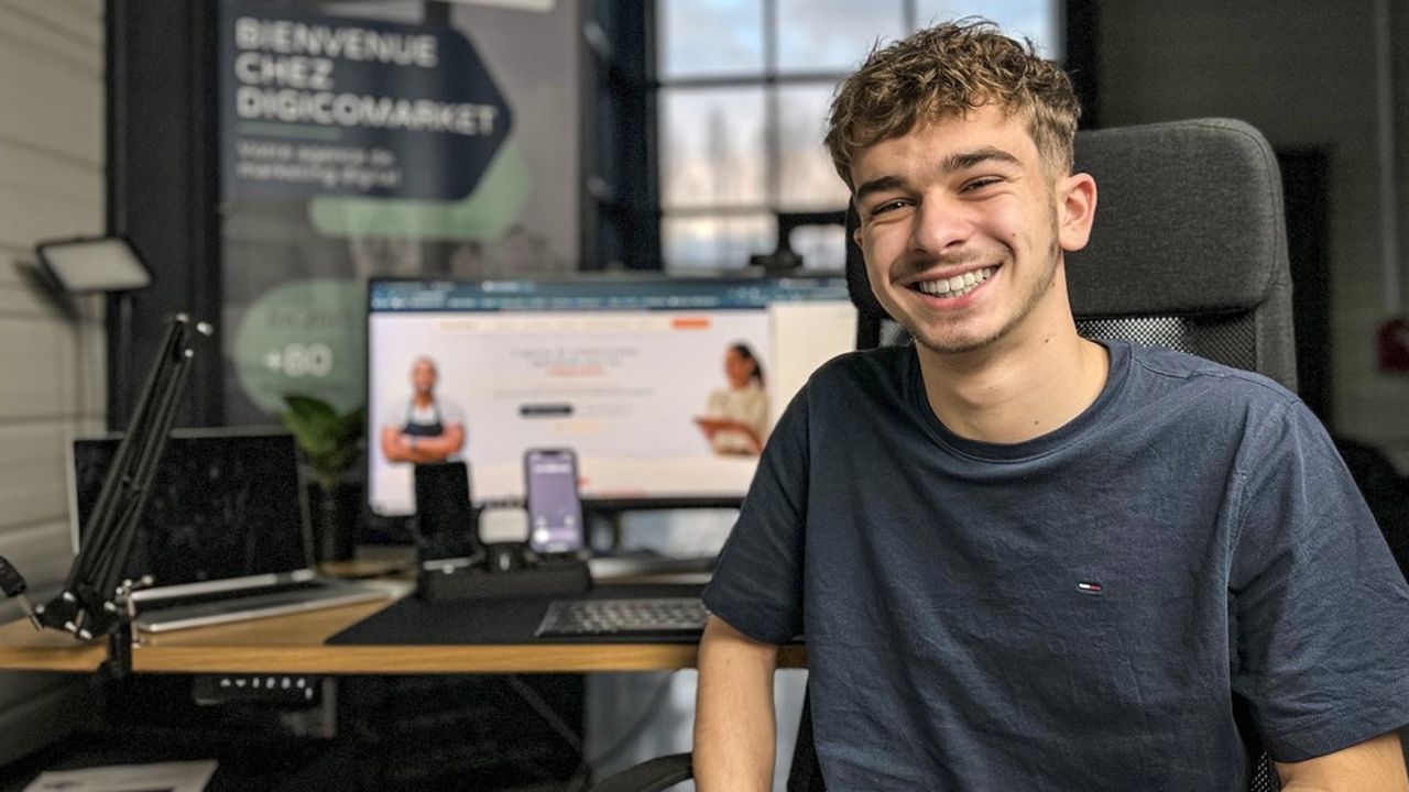 Clément Corselle, 20 ans, est à la tête de son entreprise de marketing digital et est aidé par huit freelances.