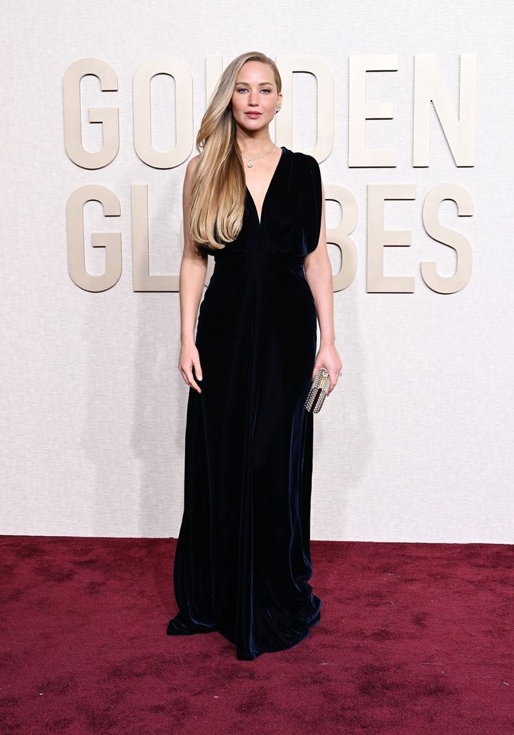 Jennifer Lawrence porte une robe Dior haute couture et des bijoux Tiffany & Co.