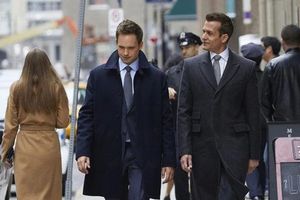 Harvey Specter et Mike Ross dans la série Suits.