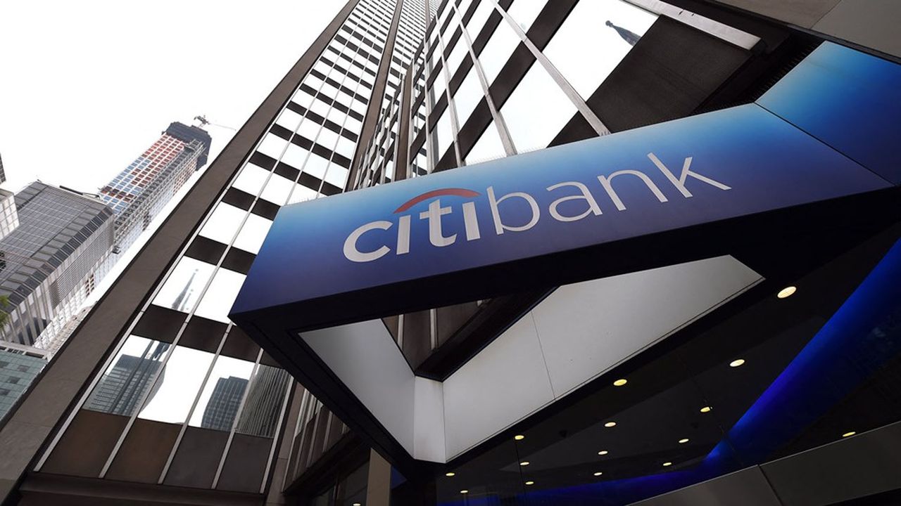 Face à l'offensive des fonds, les grandes banques américaines comme Citigroup décident de créer leurs propres véhicules d'investissement.