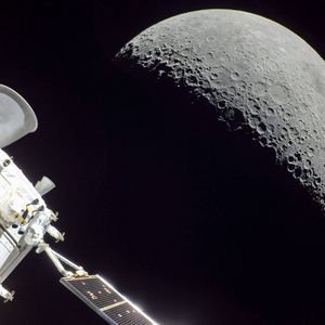 Le programme Artémis a été inauguré en 2022, avec la mission Artémis 1, et a fait voler avec succès le vaisseau Orion autour de la Lune.