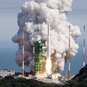 Le projet de loi avait été dévoilé par le gouvernement un an après le lancement réussi de Nuri, la première fusée « 100 % made in Korea », le 21 juin 2022.