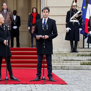 Emmanuel Macron a choisi un ministre jeune, politique et populaire pour remplacer Elisabeth Borne à Matignon. Un pari pour tenter de retrouver, avant les européennes, « l'audace » et le « mouvement » du début de son premier quinquennat.