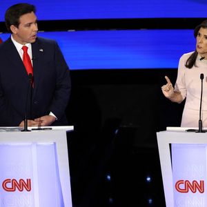 Ron DeSantis et Nikki Haley mercredi 10 janvier 2024 lors de leur débat pour la primaire républicaine en vue de l'élection présidentielle de novembre.