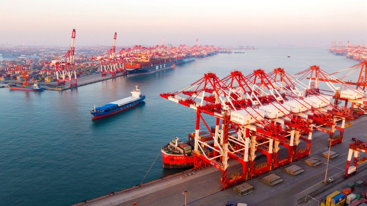 Pékin affiche un excédent commercial de 75,3 milliards de dollars en décembre (photo : le port de Qingdao, dans l'est de la Chine).