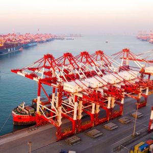 Pékin affiche un excédent commercial de 75,3 milliards de dollars en décembre (photo : le port de Qingdao, dans l'est de la Chine).