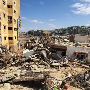 L'ouragan Daniel en Libye a causé la mort de plus de 10.000 personnes en septembre 2023. Ici les décombres de la ville de Derna.