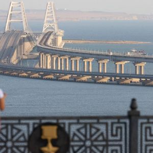 Le « pont Poutine », le plus long d'Europe, enjambe le détroit de Kertch qui relie la mer Noire et la mer d'Azov.