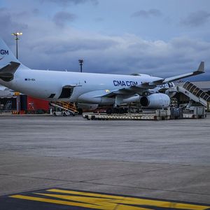 Le géant français du transport maritime CMA CGM et la compagnie aérienne Air France-KLM ont annoncé mardi interrompre leur accord commercial pour le transport de fret par avion.