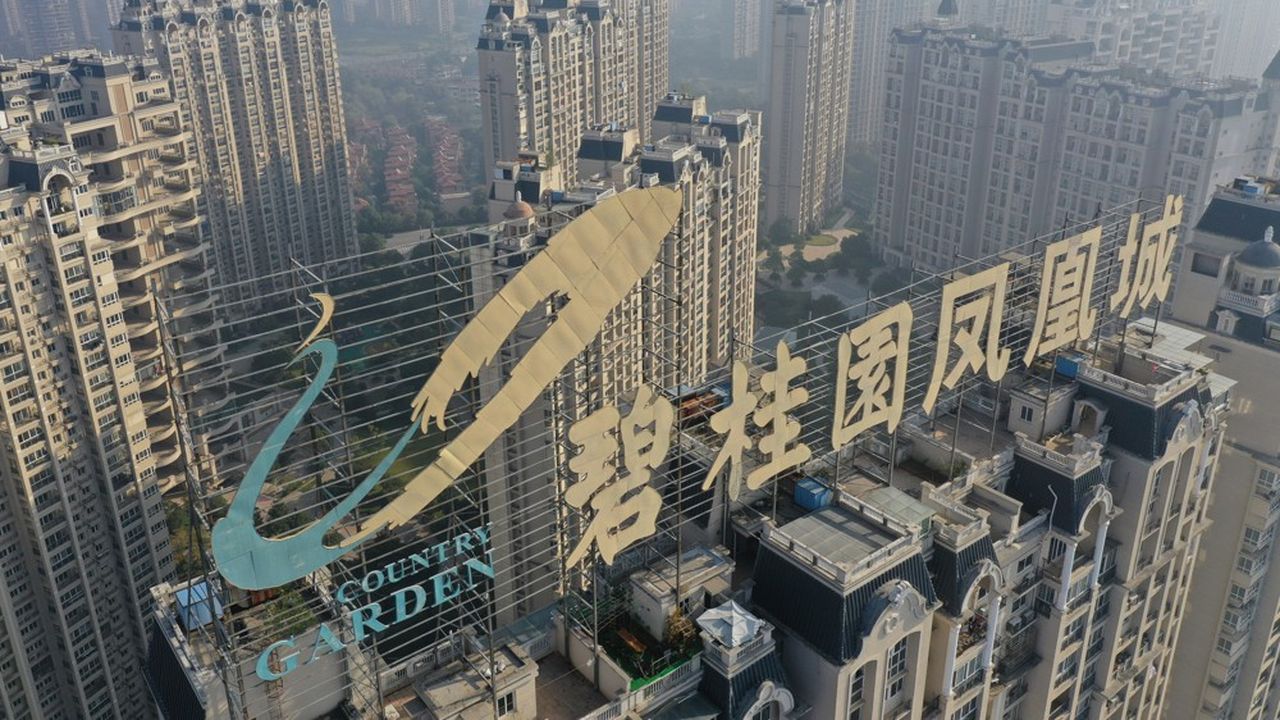 Vue aérienne d'un projet résidentiel développé par Country Garden, dans la brume de la ville de Zhenjiang, dans la province de Jiangsu, à l'Est de la Chine.