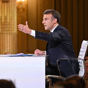 Emmanuel Macron a mis en avant un certain nombre de propositions inspirées de la droite, notamment sur l'école.