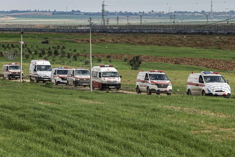 Convoi d'ambulances palestiniennes à la frontière avec Israël le 9 janvier.