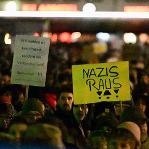 Environ 30.000 personnes ont manifesté mardi soir à Cologne contre l'extrême droite.