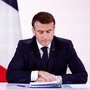 Emmanuel Macron a accusé mardi le Rassemblement national de Marine Le Pen et Jordan Bardella d'être le « parti de l'appauvrissement collectif » et « du mensonge », appelant également à « s'attaquer à ce qui fait voter pour eux ».