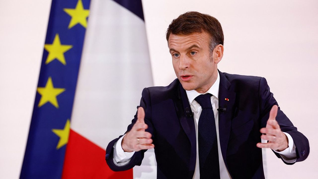 Emmanuel Macron dit vouloir s'attaquer aux « complexités qui protègent des rentes, des situations établies ».