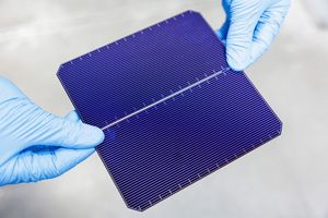 Meyer Burger, spécialisé dans la fabrication de machines pour l'industrie du panneau solaire, a pivoté ces dernières années vers l'aval de la chaîne de valeur en se spécialisant dans la production de modules solaires.
