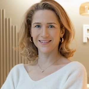 Julie Rullier remplace Florence Ferraton au poste de nouvelle directrice générale de Russell Reynolds Associates en France.