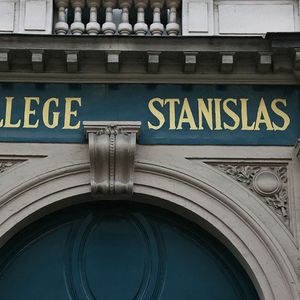 L'école privée Stanislas est accusée de ne pas respecter la loi, en rendant obligatoire la participation à des cours de catéchisme.