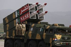 Des missiles balistiques pakistanais NASR sont présentés lors d'un défilé militaire à Islamabad.