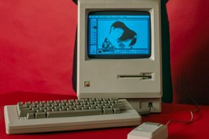 Conçu par une intelligence pas du tout artificielle, celle de Steve Jobs, le Mac a révolutionné durablement l'informatique.