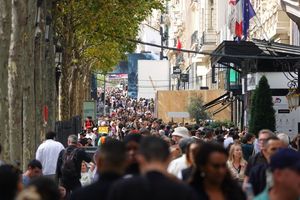 Les Champs-Elysées ont retrouvé une forte fréquentation.