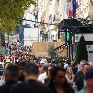 Les Champs-Elysées ont retrouvé une forte fréquentation.