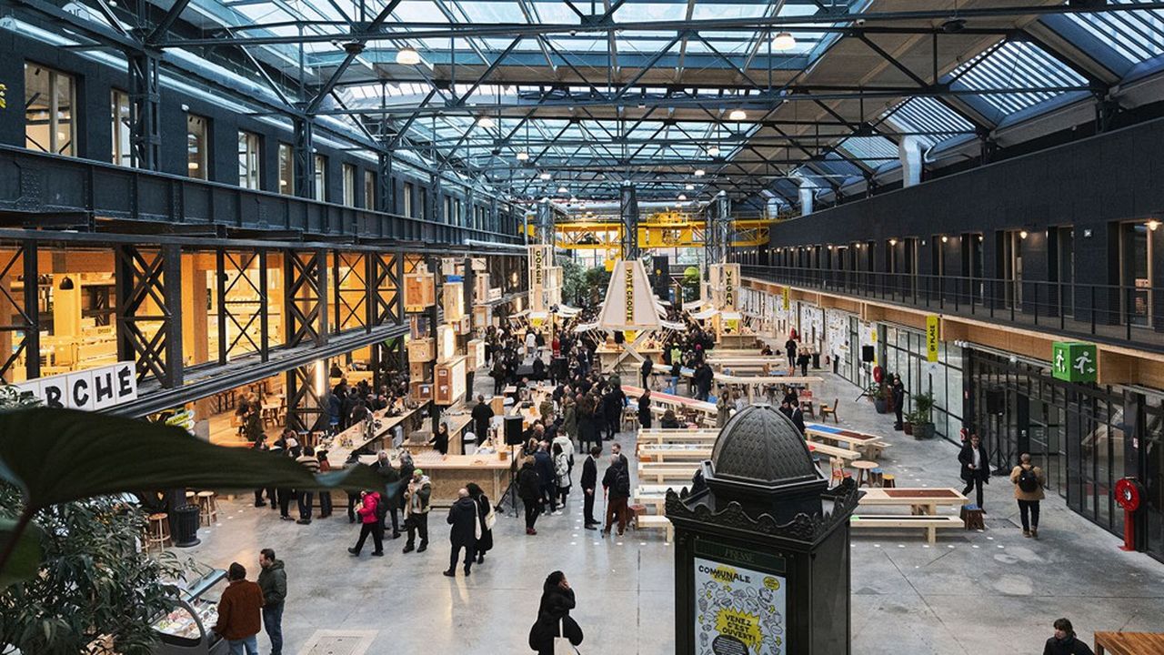 Dans une ancienne usine à trains d'Alstom, 12.000 mètres carrés de produits frais, de bars, de kiosques gourmands et d'espaces culturels ont ouvert leurs portes