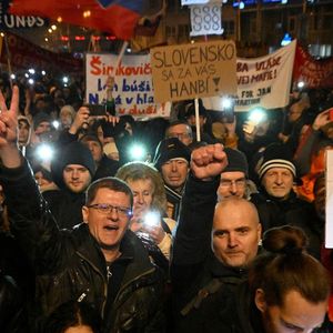 Manifestation contre Robert Fico à Bratislava, jeudi. Les réformes judiciaires du Premier ministre suscitent la controverse.