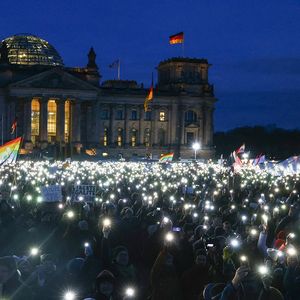 Les manifestations ont eu lieu dans plusieurs villes du pays, dont ici à Berlin.