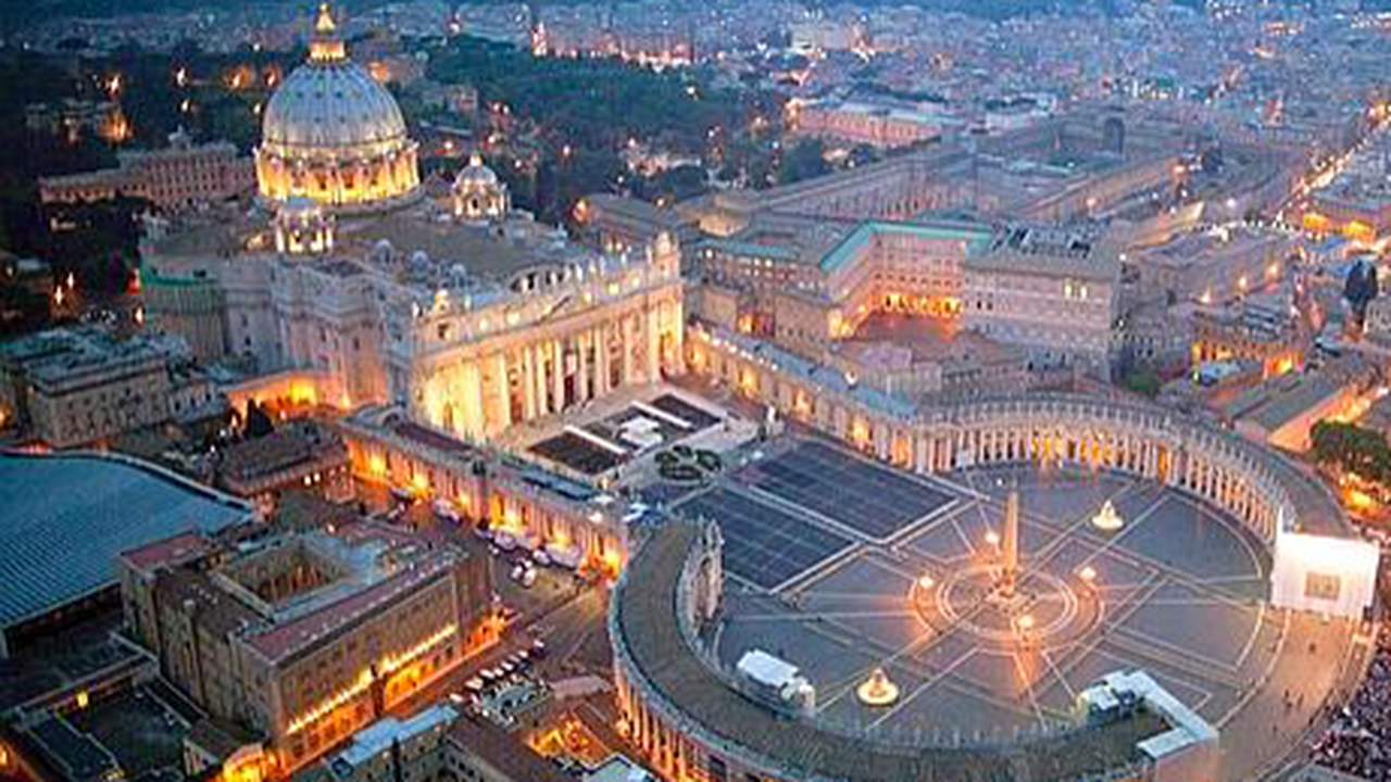 Saint_Peter%27s_Square_airview.png