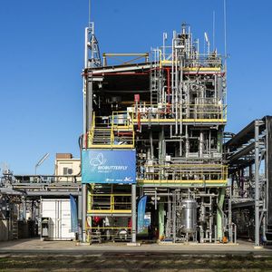 Michelin vient d'inaugurer un démonstrateur pour produire à petite échelle du butadiène à partir d'éthanol issu de la biomasse.