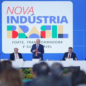 Lula a annoncé mettre sur la table 300 milliards de reais (55 milliards d'euros) sur trois ans pour soutenir l'industrie brésilienne.