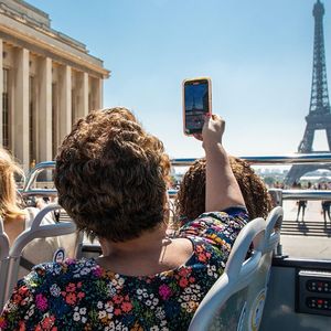 De nombreux touristes devraient reporter leur voyage à Paris pour éviter les transports saturés et les prix élevés pendant les Jeux Olympiques.