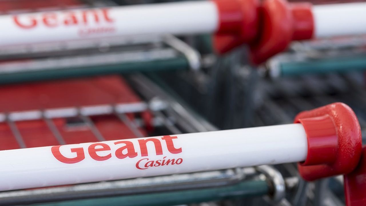 Intermarché et Auchan reprennent environ 300 magasins Casino.