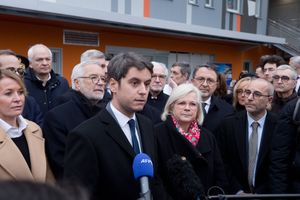 Le Premier ministre Gabriel Attal et la ministre de la Santé Catherine Vautrin lors d'une visite au CHU de Dijon le 13 janvier dernier.