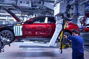Ligne de production de la BMW i4, dans l'usine de Munich.