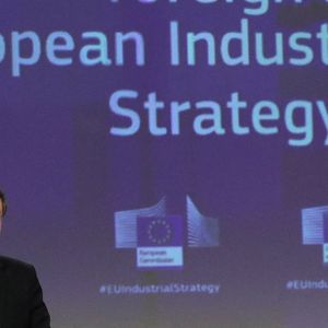 Les vice-présidents exécutifs de la Commission européenne Valdis Dombrovskis et Margrethe Vestager ont présenté ce mercredi les principaux points de leur stratégie de sécurité économique de l'UE (ici en 2021).