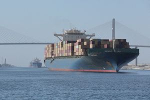 En temps normal, le canal de Suez voit passer environ 12 % des marchandises mondiales et près de 35 % du trafic total de conteneurs.