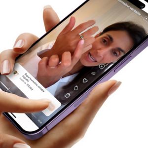L'e-commerçant peut réaliser de courtes vidéos pour montrer, par exemple, l'effet que donne une bague sur le doigt.