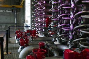 L'usine de production d'eau potable du Sedif, située à Méry-sur-Oise (95), est la première au monde à utiliser la filtration membranaire pour une eau de rivière. Sa capacité de traitement sera encore supérieure avec la technologie déployée par Veolia dans le cadre de son nouveau contrat.