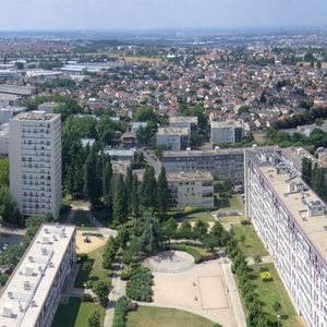 Le coût de l'opération de rénovation urbaine au Bois l'Abbé à Chennevières-sur-Marne (Val-de-Marne) s'élève à 140 millions d'euros.