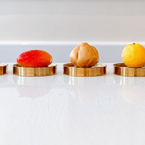 Fruits en trompe-l'oeil, pâtisseries proposées par Cédric Grolet, dans sa boutique de l'hôtel «Meurice».