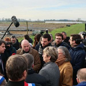 Le Premier ministre Gabriel Attal en déplacement ce dimanche dans une exploitation à Parçay-Meslay (Indre-et-Loire).