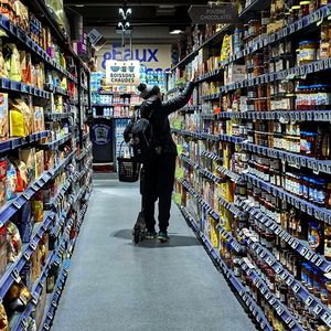 Les enseignes de supermarchés déportent leurs achats de produits vers des centrales européennes.