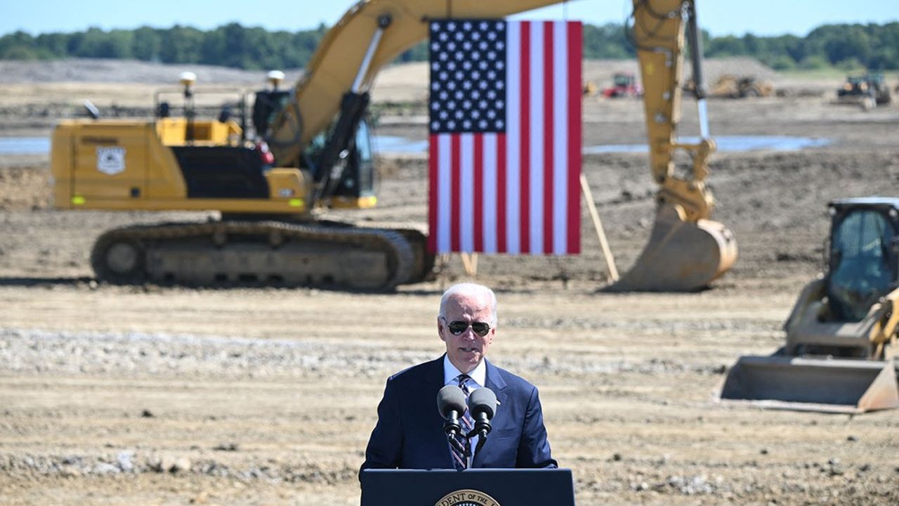 Le président américain Joe Biden s'exprime sur la reconstruction de l'industrie manufacturière américaine lors de la pose de la première pierre de la nouvelle usine de semi-conducteurs d'Intel près de New Albany, dans l'Ohio, le 9 septembre 2022.