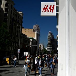 H & M a surpris les investisseurs mercredi en annonçant la nomination d'un nouveau directeur général, Daniel Erver, avec effet immédiat.