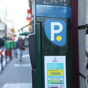 Les municipalités se défendent de vouloir étendre le stationnement payant pour des raisons financières.