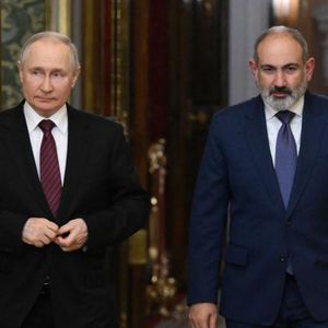 Vladimir Poutine et le Premier ministre arménien Nikol Pachinian, en mai 2023. Fondée en 2002, l'OTSC est composée de la Russie, de l'Arménie, du Kazakhstan, de la Biélorussie, du Kirghizistan et du Tadjikistan.