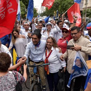 Huit candidats briguent la succession du président actuel de l'Equateur Guillermo Lasso.