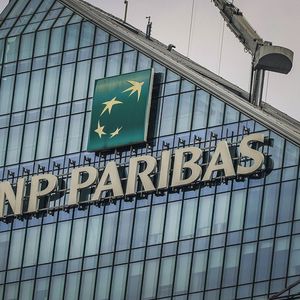 BNP Paribas, la plus grande banque cotée de la zone euro, a chuté de plus de 9 % jeudi à Paris.